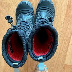 Size 4Y North Face winter boots, barely worn
